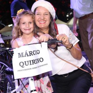 Em Santa Vitória, multidão se reúne para celebrar festa natalina e participar do sorteio de quase 60 bicicletas e vários outros brindes (177)