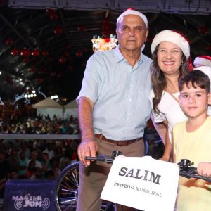 Em Santa Vitória, multidão se reúne para celebrar festa natalina e participar do sorteio de quase 60 bicicletas e vários outros brindes (182)
