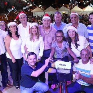 Em Santa Vitória, multidão se reúne para celebrar festa natalina e participar do sorteio de quase 60 bicicletas e vários outros brindes (184)