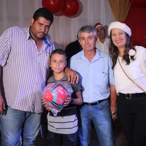 Em Santa Vitória, multidão se reúne para celebrar festa natalina e participar do sorteio de quase 60 bicicletas e vários outros brindes (23)