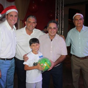 Em Santa Vitória, multidão se reúne para celebrar festa natalina e participar do sorteio de quase 60 bicicletas e vários outros brindes (29)