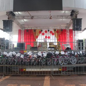 Em Santa Vitória, multidão se reúne para celebrar festa natalina e participar do sorteio de quase 60 bicicletas e vários outros brindes (4)