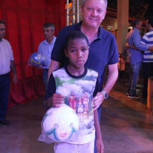 Em Santa Vitória, multidão se reúne para celebrar festa natalina e participar do sorteio de quase 60 bicicletas e vários outros brindes (42)