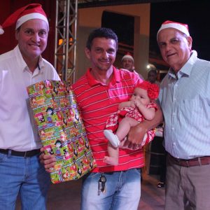 Em Santa Vitória, multidão se reúne para celebrar festa natalina e participar do sorteio de quase 60 bicicletas e vários outros brindes (46)