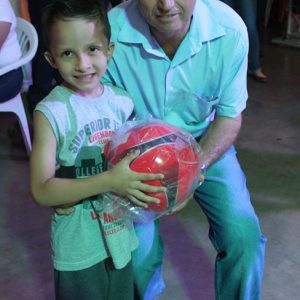 Em Santa Vitória, multidão se reúne para celebrar festa natalina e participar do sorteio de quase 60 bicicletas e vários outros brindes (53)