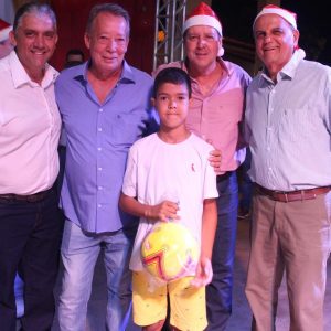 Em Santa Vitória, multidão se reúne para celebrar festa natalina e participar do sorteio de quase 60 bicicletas e vários outros brindes (54)
