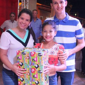 Em Santa Vitória, multidão se reúne para celebrar festa natalina e participar do sorteio de quase 60 bicicletas e vários outros brindes (58)