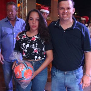 Em Santa Vitória, multidão se reúne para celebrar festa natalina e participar do sorteio de quase 60 bicicletas e vários outros brindes (60)