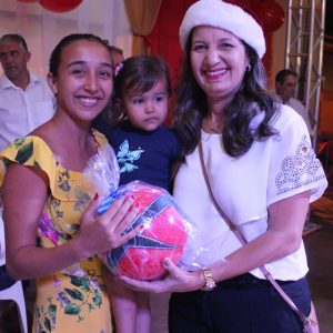 Em Santa Vitória, multidão se reúne para celebrar festa natalina e participar do sorteio de quase 60 bicicletas e vários outros brindes (63)