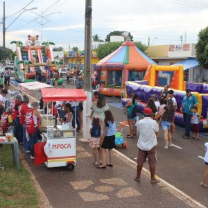 Em Santa Vitória, multidão se reúne para celebrar festa natalina e participar do sorteio de quase 60 bicicletas e vários outros brindes (7)