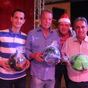 Em Santa Vitória, multidão se reúne para celebrar festa natalina e participar do sorteio de quase 60 bicicletas e vários outros brindes (70)