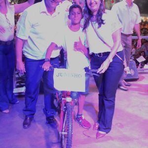 Em Santa Vitória, multidão se reúne para celebrar festa natalina e participar do sorteio de quase 60 bicicletas e vários outros brindes (84)