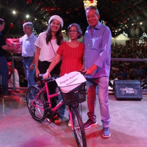 Em Santa Vitória, multidão se reúne para celebrar festa natalina e participar do sorteio de quase 60 bicicletas e vários outros brindes (85)