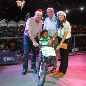 Em Santa Vitória, multidão se reúne para celebrar festa natalina e participar do sorteio de quase 60 bicicletas e vários outros brindes (88)