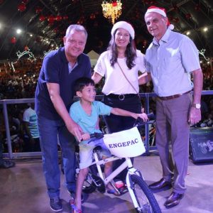 Em Santa Vitória, multidão se reúne para celebrar festa natalina e participar do sorteio de quase 60 bicicletas e vários outros brindes (94)