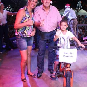 Em Santa Vitória, multidão se reúne para celebrar festa natalina e participar do sorteio de quase 60 bicicletas e vários outros brindes (98)