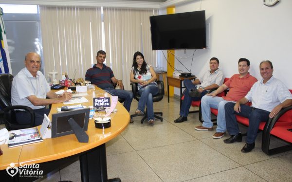 Em reunião realizada no gabinete do prefeito nesta sexta