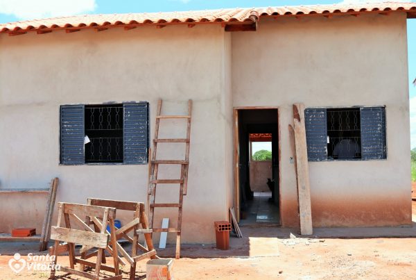 Prefeitura intensifica serviços de acabamento da casa que será sorteada na Promoção da ACISV