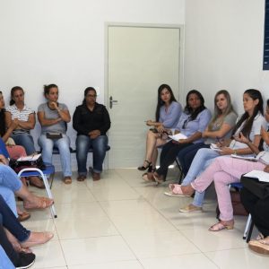 Reunião no CAPS aborda fluxo de atendimento ao combater a violência interpessoal por autoextermínio (suicídio)