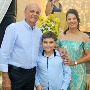 Prefeito Salim Curi e sua esposa Mariza apadrinharam formandos da COESA (16) Prefeito Salim Curi e sua esposa Mariza apadrinharam formandos da COESA (16)