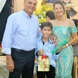 Prefeito Salim Curi e sua esposa Mariza apadrinharam formandos da COESA (17) Prefeito Salim Curi e sua esposa Mariza apadrinharam formandos da COESA (17)