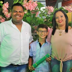 Prefeito Salim Curi e sua esposa Mariza apadrinharam formandos da COESA (20) Prefeito Salim Curi e sua esposa Mariza apadrinharam formandos da COESA (20)