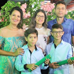 Prefeito Salim Curi e sua esposa Mariza apadrinharam formandos da COESA (22) Prefeito Salim Curi e sua esposa Mariza apadrinharam formandos da COESA (22)