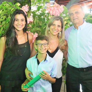 Prefeito Salim Curi e sua esposa Mariza apadrinharam formandos da COESA (26) Prefeito Salim Curi e sua esposa Mariza apadrinharam formandos da COESA (26)