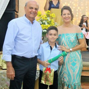 Prefeito Salim Curi e sua esposa Mariza apadrinharam formandos da COESA (8) Prefeito Salim Curi e sua esposa Mariza apadrinharam formandos da COESA (8)