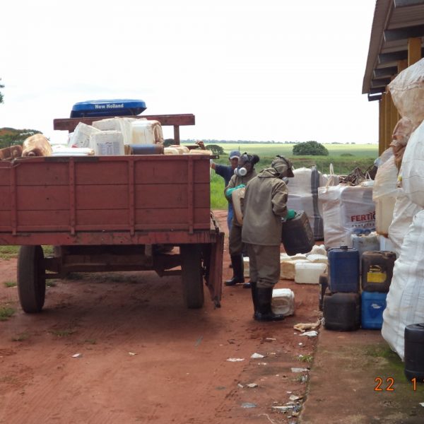 Santa Vitória recebe evento de coleta itinerante de embalagens vazias de agrotóxico Santa Vitória recebe evento de coleta itinerante de embalagens vazias de agrotóxico