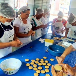 Curso para produção artesanal de salgados e doces de festa é oferecido em Chaveslândia