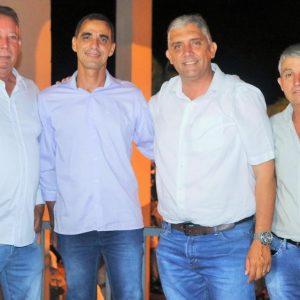 Prefeitura e ACISV promovem grande festa de virada de ano em Santa Vitória (114)