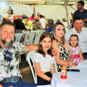 Prefeitura e ACISV promovem grande festa de virada de ano em Santa Vitória (68)