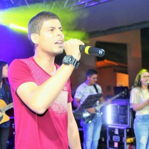 Prefeitura e ACISV promovem grande festa de virada de ano em Santa Vitória (82)