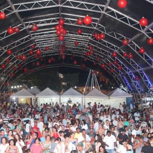 Prefeitura e ACISV promovem grande festa de virada de ano em Santa Vitória (96)
