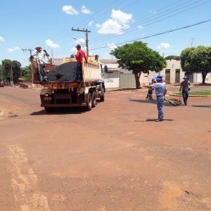 Operação tapa-buracos é realizada em Chaveslândia