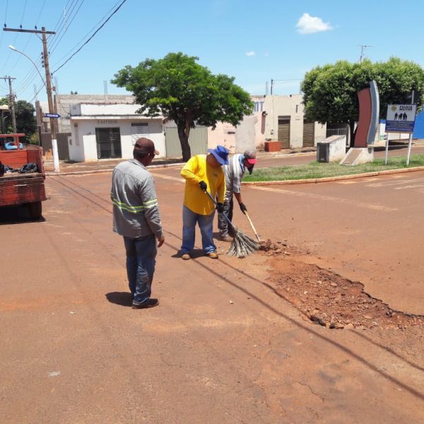 Operação tapa-buracos é realizada em Chaveslândia