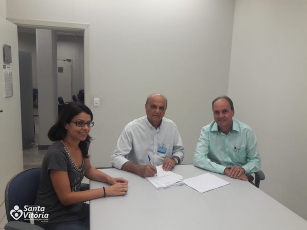 Assinado o contrato de barramento e canalização do córrego da travessia do BDA