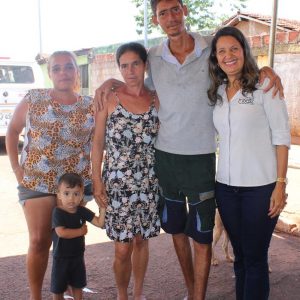 Com recursos próprios Prefeitura entrega primeira casa Social (22) Com recursos próprios Prefeitura entrega primeira casa Social (22)