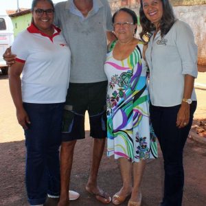 Com recursos próprios Prefeitura entrega primeira casa Social (23) Com recursos próprios Prefeitura entrega primeira casa Social (23)