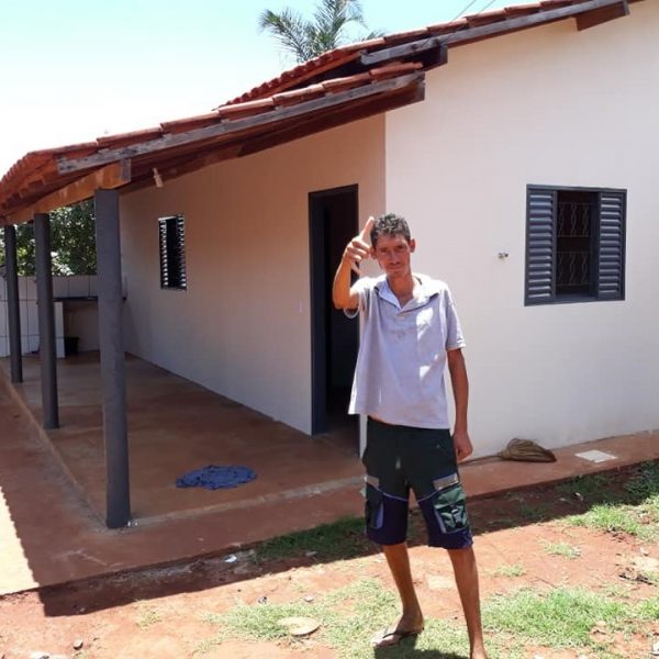 Com recursos próprios Prefeitura entrega primeira casa Social (26) Com recursos próprios Prefeitura entrega primeira casa Social (26)