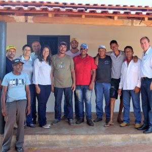 Com recursos próprios Prefeitura entrega primeira casa Social (5) Com recursos próprios Prefeitura entrega primeira casa Social (5)