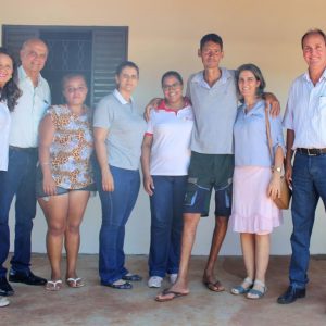 Com recursos próprios Prefeitura entrega primeira casa Social (6) Com recursos próprios Prefeitura entrega primeira casa Social (6)