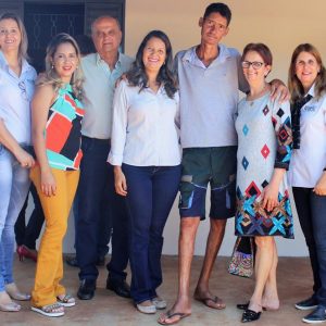Com recursos próprios Prefeitura entrega primeira casa Social (8) Com recursos próprios Prefeitura entrega primeira casa Social (8)