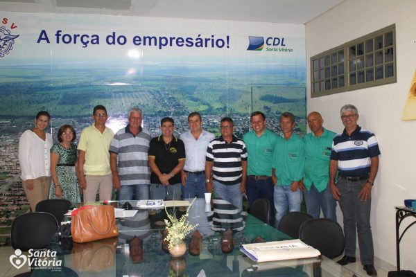 Membros do Colmeia apresentam resultado das ações no encontro mensal do Conselho de Desenvolvimento Econômico