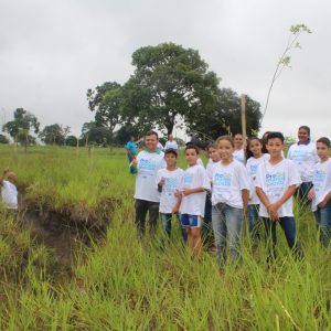 Expedição de alunos à nascente preservada pelo PRÓ-MANANCIAIS marca Dia Mundial da Água em Santa Vitória (12)