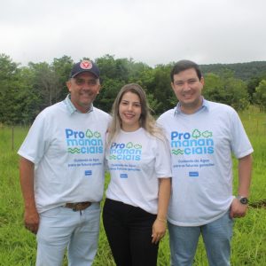 Expedição de alunos à nascente preservada pelo PRÓ-MANANCIAIS marca Dia Mundial da Água em Santa Vitória (16)