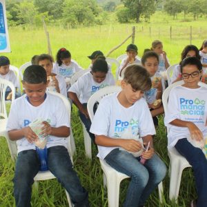 Expedição de alunos à nascente preservada pelo PRÓ-MANANCIAIS marca Dia Mundial da Água em Santa Vitória (19)