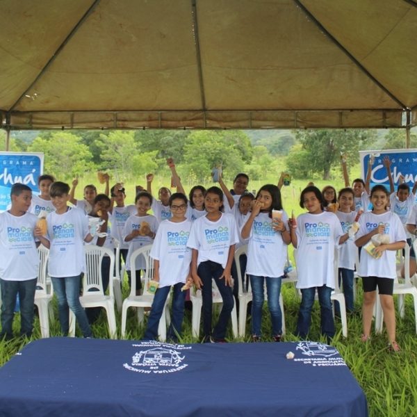 Expedição de alunos à nascente preservada pelo PRÓ-MANANCIAIS marca Dia Mundial da Água em Santa Vitória (23)