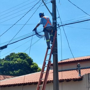 Prefeitura realiza nova fase na instalação das câmeras de vídeo monitoramento inserção de fibra ótica Prefeitura realiza nova fase na instalação das câmeras de vídeo monitoramento inserção de fibra ótica